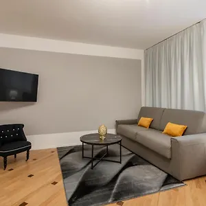 https://milan-duomo-suites.italymilanhotels.net